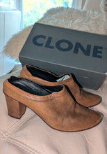 Load image into Gallery viewer, CLONE Vintage Ladies Leather Clogs ITALY size 37.5 (US 7)