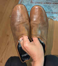 Load image into Gallery viewer, CLONE Vintage Ladies Leather Clogs ITALY size 37.5 (US 7)