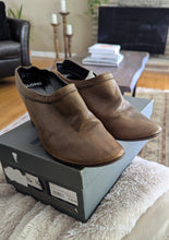 Load image into Gallery viewer, CLONE Vintage Ladies Leather Clogs ITALY size 37.5 (US 7)