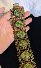 Load image into Gallery viewer, Vintage Gold-Tone Jade Chip Bracelet