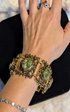 Load image into Gallery viewer, Vintage Gold-Tone Jade Chip Bracelet
