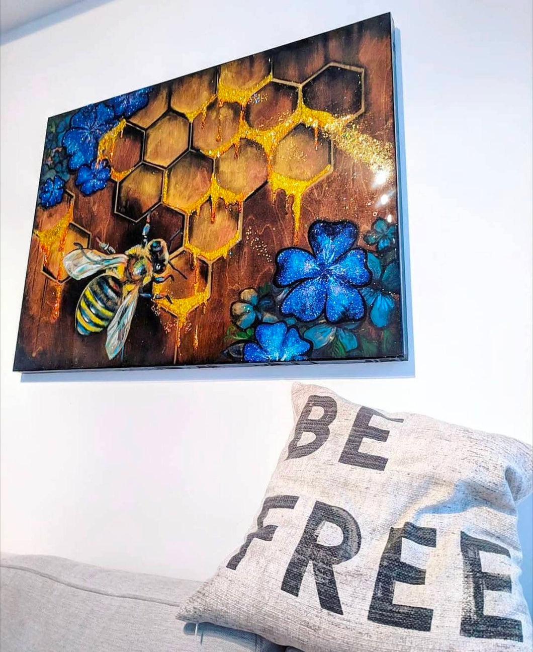 Queen Bee - 30x40 inch