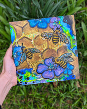 Load image into Gallery viewer, The Buzz 🐝 4/4
