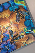 Load and play video in Gallery viewer, The Buzz 🐝 3/4
